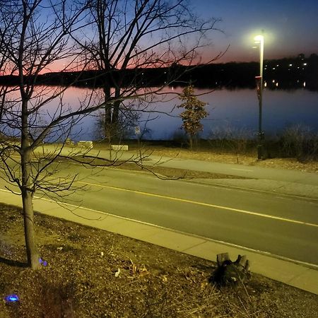 Kokomo Inn Bed And Breakfast Ottawa-Gatineau'S Only Tropical Riverfront B&B On The National Capital Cycling Pathway Route Verte #1 - For Adults Only - Chambre D'Hotes Tropical Aux Berges Des Outaouais Bnb #17542O エクステリア 写真