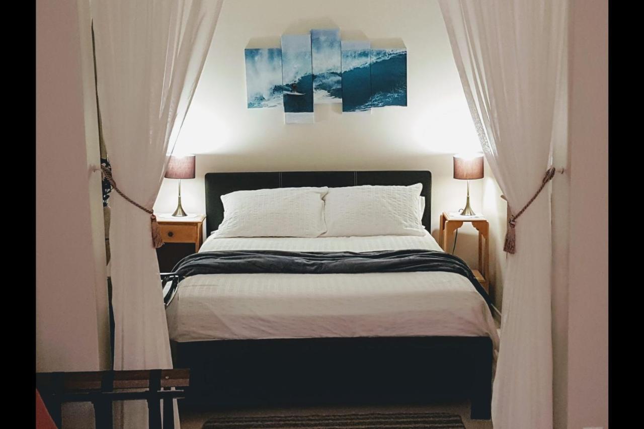Kokomo Inn Bed And Breakfast Ottawa-Gatineau'S Only Tropical Riverfront B&B On The National Capital Cycling Pathway Route Verte #1 - For Adults Only - Chambre D'Hotes Tropical Aux Berges Des Outaouais Bnb #17542O エクステリア 写真