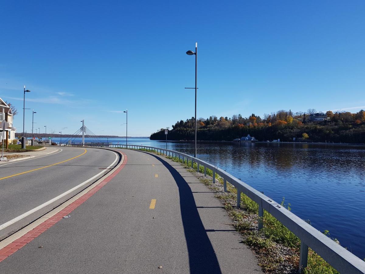 Kokomo Inn Bed And Breakfast Ottawa-Gatineau'S Only Tropical Riverfront B&B On The National Capital Cycling Pathway Route Verte #1 - For Adults Only - Chambre D'Hotes Tropical Aux Berges Des Outaouais Bnb #17542O エクステリア 写真