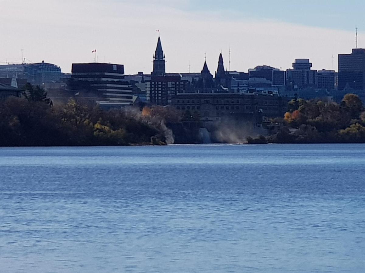 Kokomo Inn Bed And Breakfast Ottawa-Gatineau'S Only Tropical Riverfront B&B On The National Capital Cycling Pathway Route Verte #1 - For Adults Only - Chambre D'Hotes Tropical Aux Berges Des Outaouais Bnb #17542O エクステリア 写真