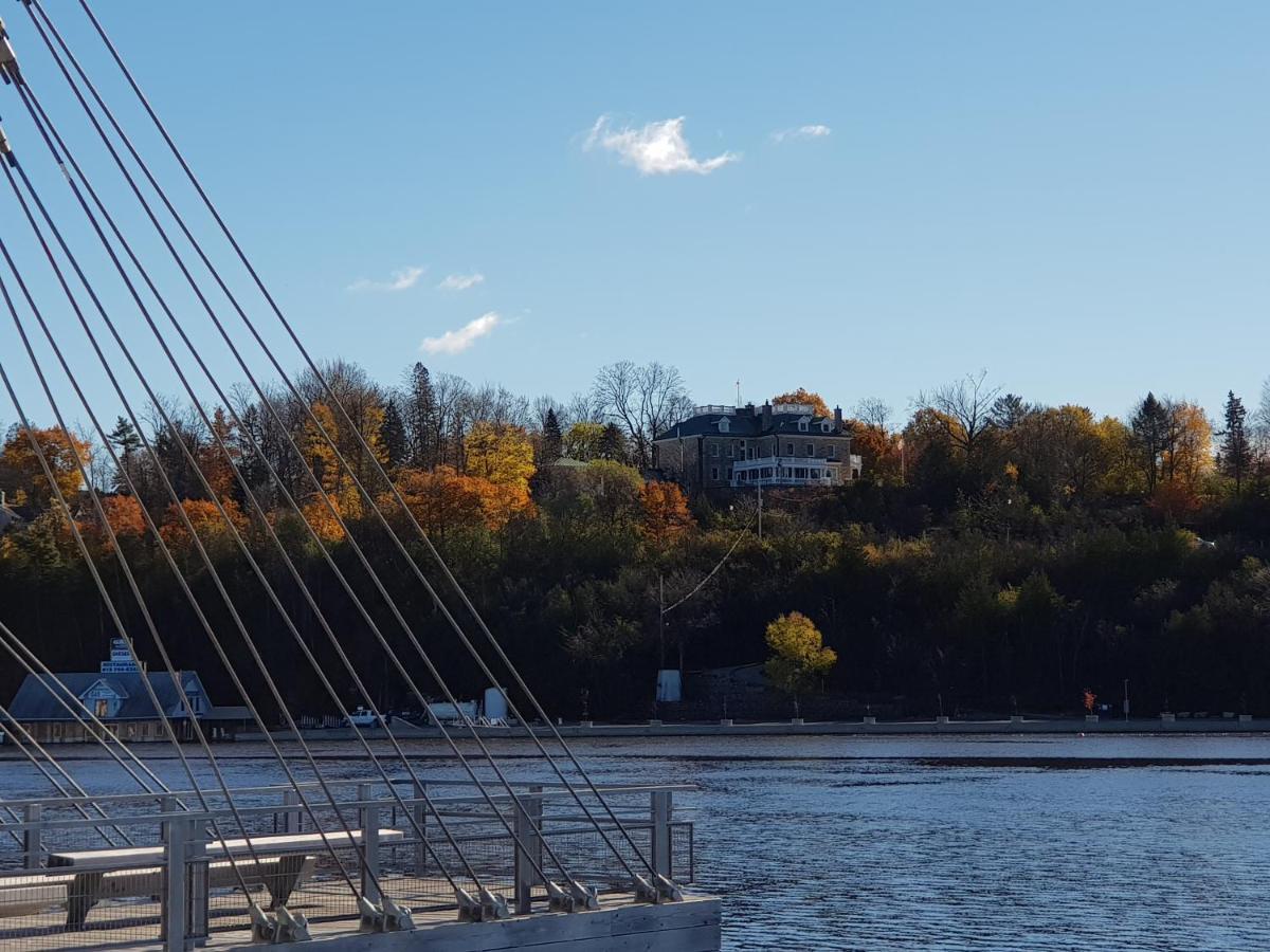 Kokomo Inn Bed And Breakfast Ottawa-Gatineau'S Only Tropical Riverfront B&B On The National Capital Cycling Pathway Route Verte #1 - For Adults Only - Chambre D'Hotes Tropical Aux Berges Des Outaouais Bnb #17542O エクステリア 写真