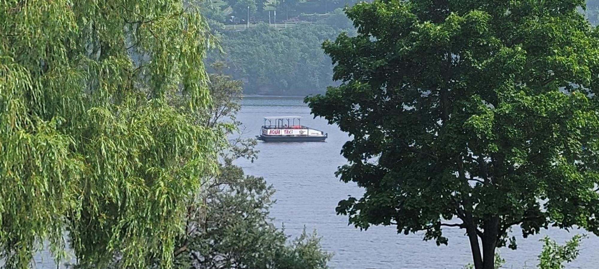 Kokomo Inn Bed And Breakfast Ottawa-Gatineau'S Only Tropical Riverfront B&B On The National Capital Cycling Pathway Route Verte #1 - For Adults Only - Chambre D'Hotes Tropical Aux Berges Des Outaouais Bnb #17542O エクステリア 写真