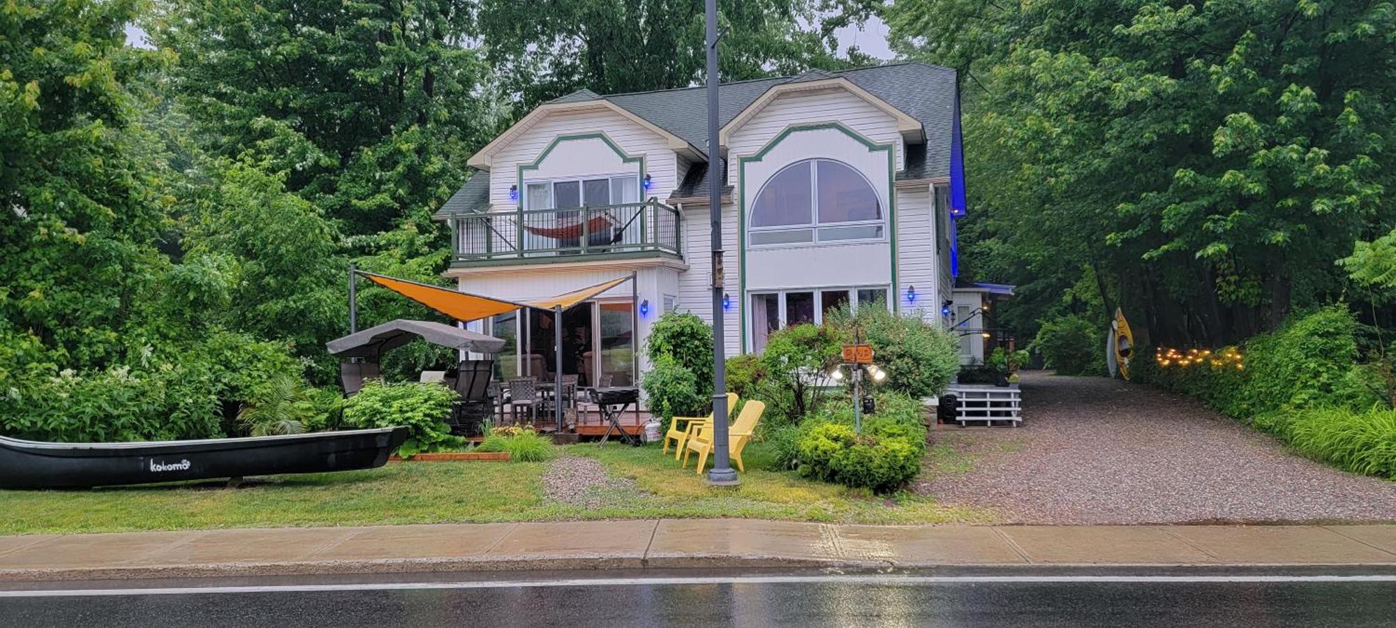 Kokomo Inn Bed And Breakfast Ottawa-Gatineau'S Only Tropical Riverfront B&B On The National Capital Cycling Pathway Route Verte #1 - For Adults Only - Chambre D'Hotes Tropical Aux Berges Des Outaouais Bnb #17542O エクステリア 写真