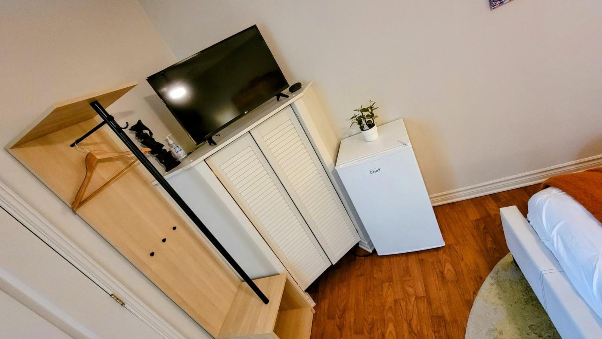 Kokomo Inn Bed And Breakfast Ottawa-Gatineau'S Only Tropical Riverfront B&B On The National Capital Cycling Pathway Route Verte #1 - For Adults Only - Chambre D'Hotes Tropical Aux Berges Des Outaouais Bnb #17542O 部屋 写真