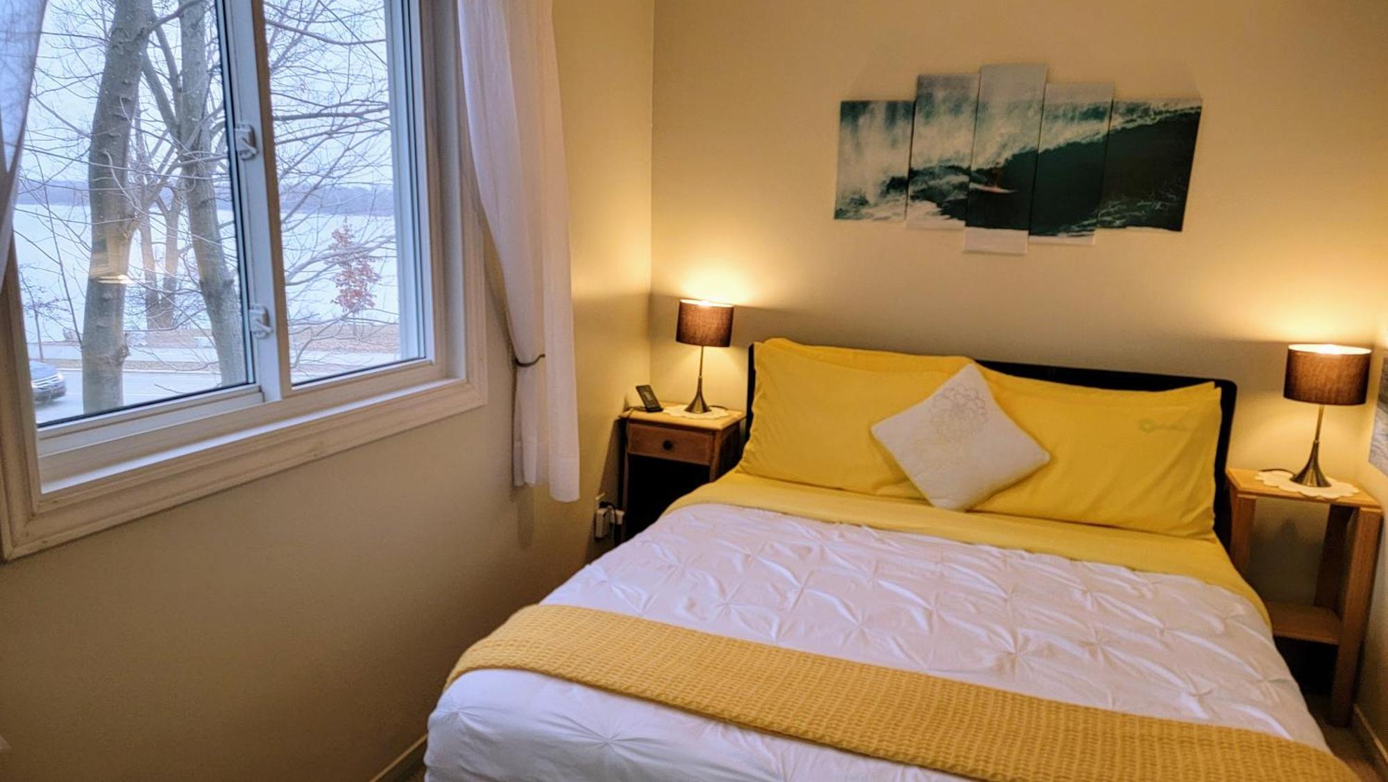 Kokomo Inn Bed And Breakfast Ottawa-Gatineau'S Only Tropical Riverfront B&B On The National Capital Cycling Pathway Route Verte #1 - For Adults Only - Chambre D'Hotes Tropical Aux Berges Des Outaouais Bnb #17542O 部屋 写真