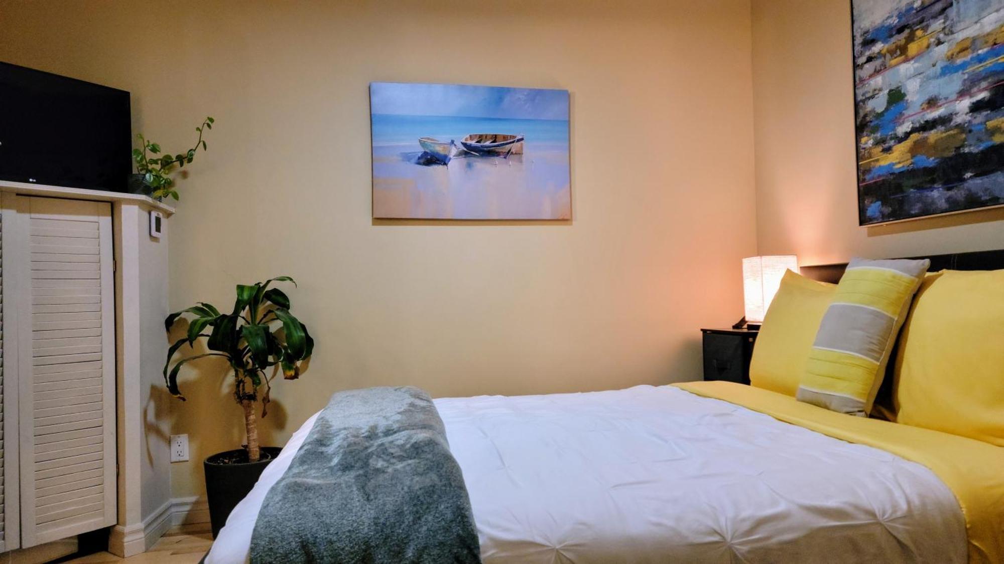 Kokomo Inn Bed And Breakfast Ottawa-Gatineau'S Only Tropical Riverfront B&B On The National Capital Cycling Pathway Route Verte #1 - For Adults Only - Chambre D'Hotes Tropical Aux Berges Des Outaouais Bnb #17542O 部屋 写真