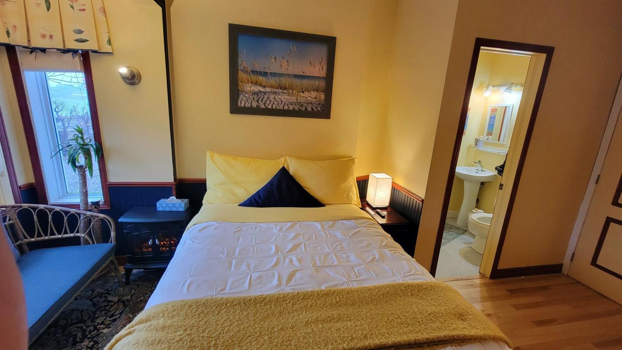 Kokomo Inn Bed And Breakfast Ottawa-Gatineau'S Only Tropical Riverfront B&B On The National Capital Cycling Pathway Route Verte #1 - For Adults Only - Chambre D'Hotes Tropical Aux Berges Des Outaouais Bnb #17542O 部屋 写真