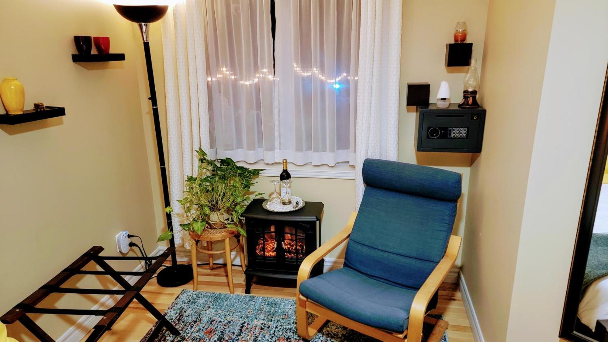 Kokomo Inn Bed And Breakfast Ottawa-Gatineau'S Only Tropical Riverfront B&B On The National Capital Cycling Pathway Route Verte #1 - For Adults Only - Chambre D'Hotes Tropical Aux Berges Des Outaouais Bnb #17542O 部屋 写真