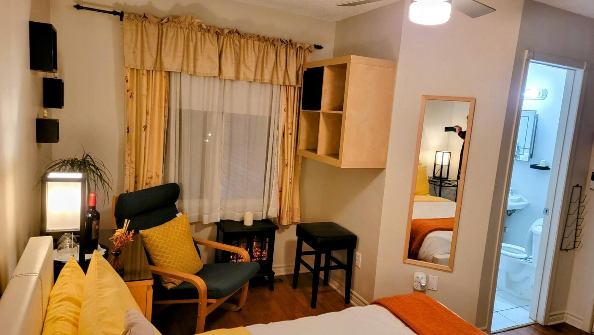 Kokomo Inn Bed And Breakfast Ottawa-Gatineau'S Only Tropical Riverfront B&B On The National Capital Cycling Pathway Route Verte #1 - For Adults Only - Chambre D'Hotes Tropical Aux Berges Des Outaouais Bnb #17542O 部屋 写真