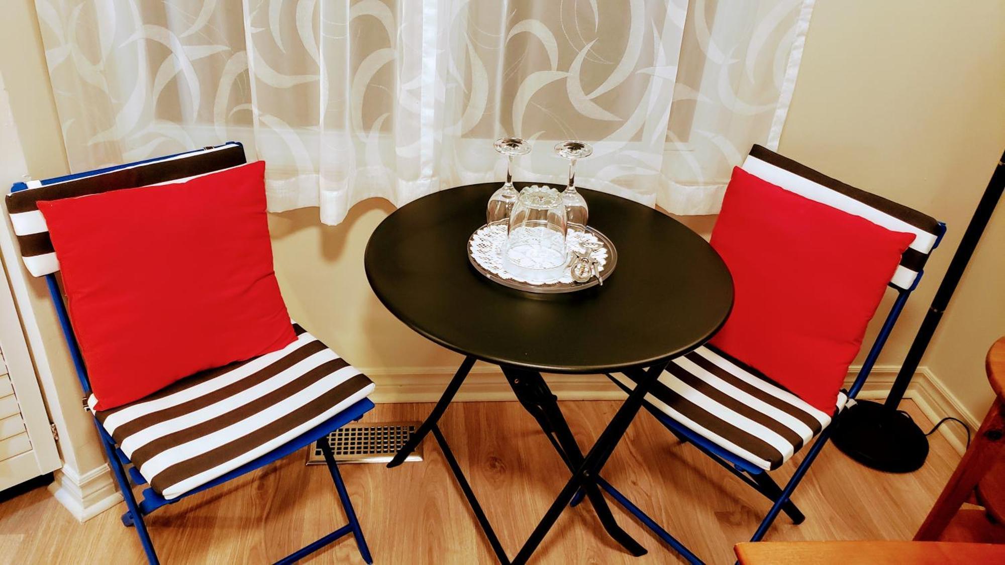 Kokomo Inn Bed And Breakfast Ottawa-Gatineau'S Only Tropical Riverfront B&B On The National Capital Cycling Pathway Route Verte #1 - For Adults Only - Chambre D'Hotes Tropical Aux Berges Des Outaouais Bnb #17542O 部屋 写真